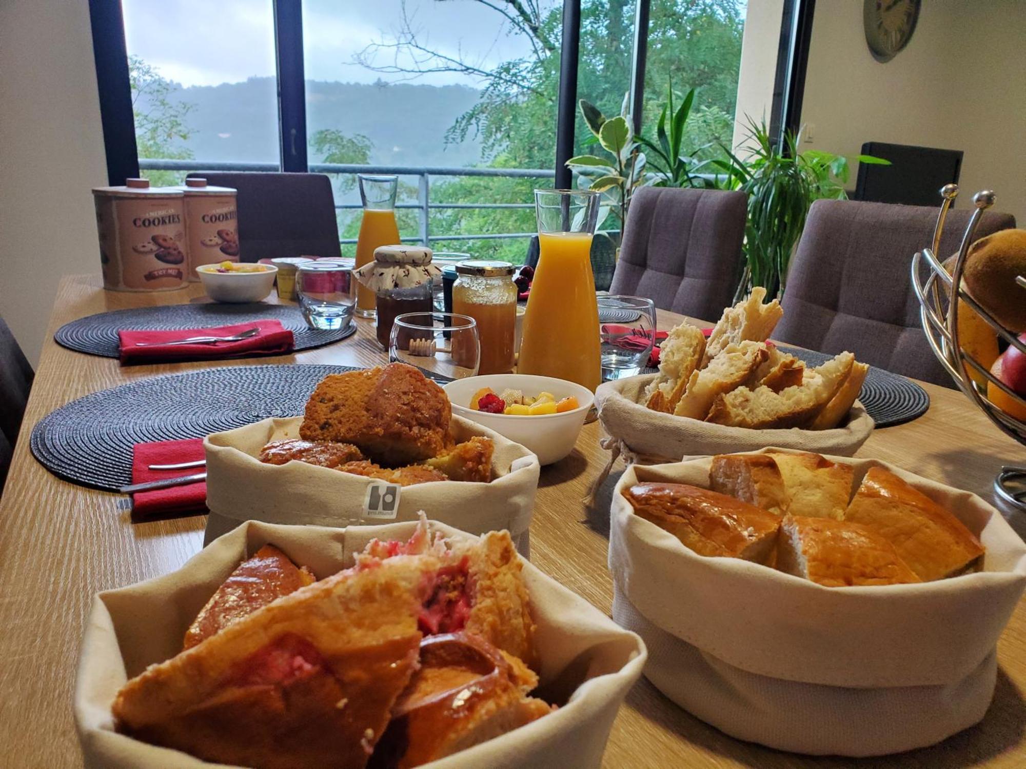 Chambres Et Table D'Hotes Du Calvaire Villefranche-de-Rouergue Eksteriør billede